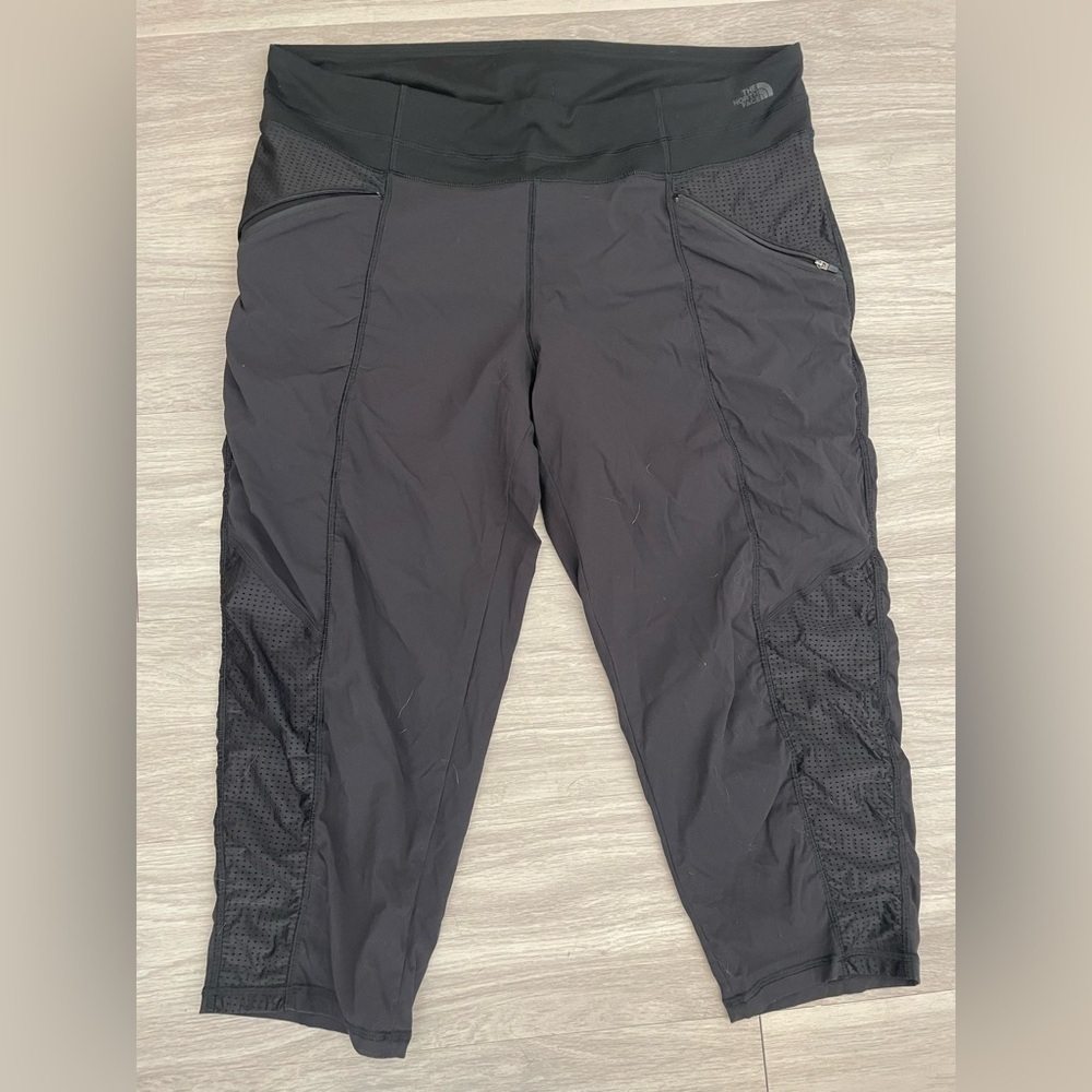 The north face grey women’s Aphrodite 2.0 rouched capri legging pants - Picture 2 of 4